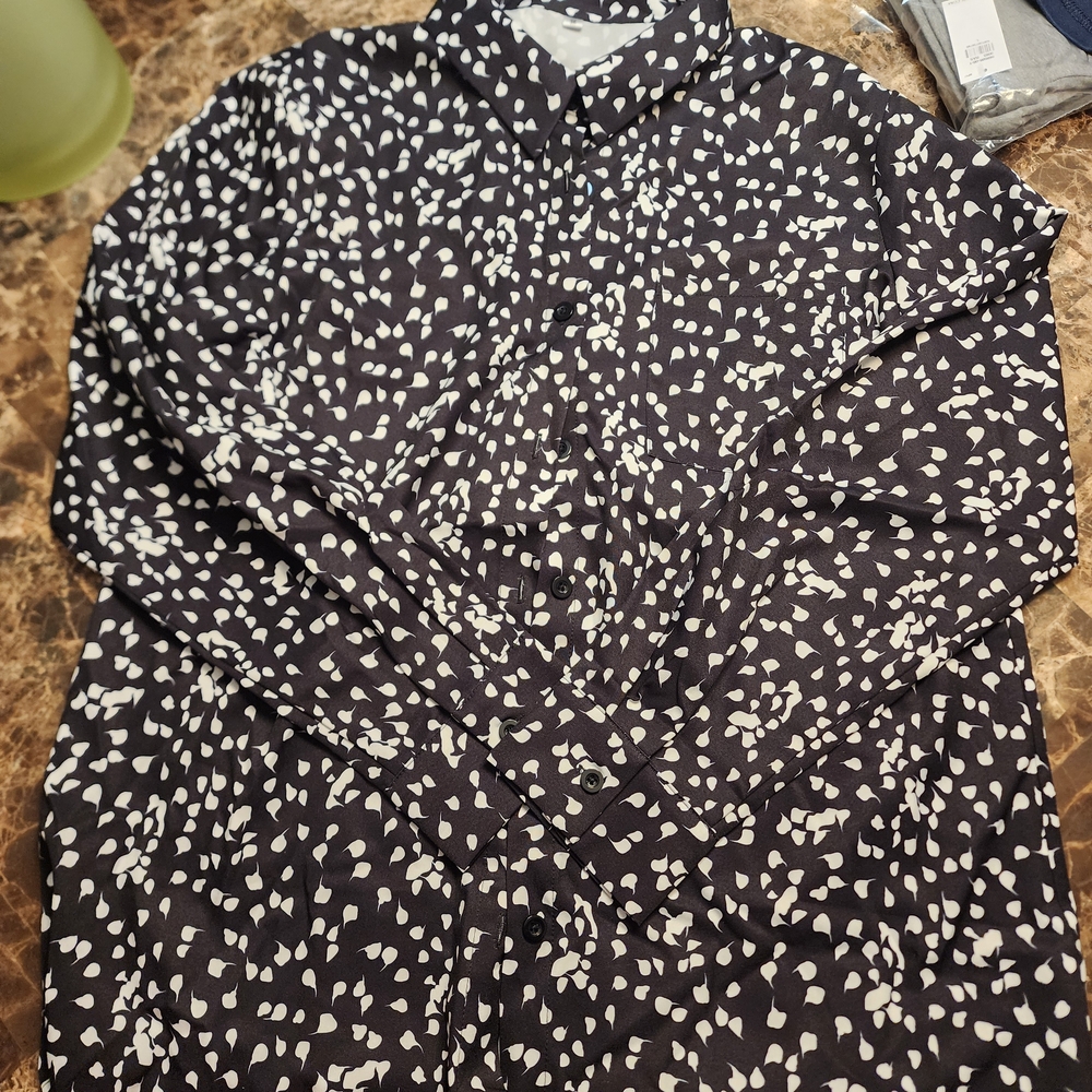 JJ- Women's Black and White Patterned Shirt